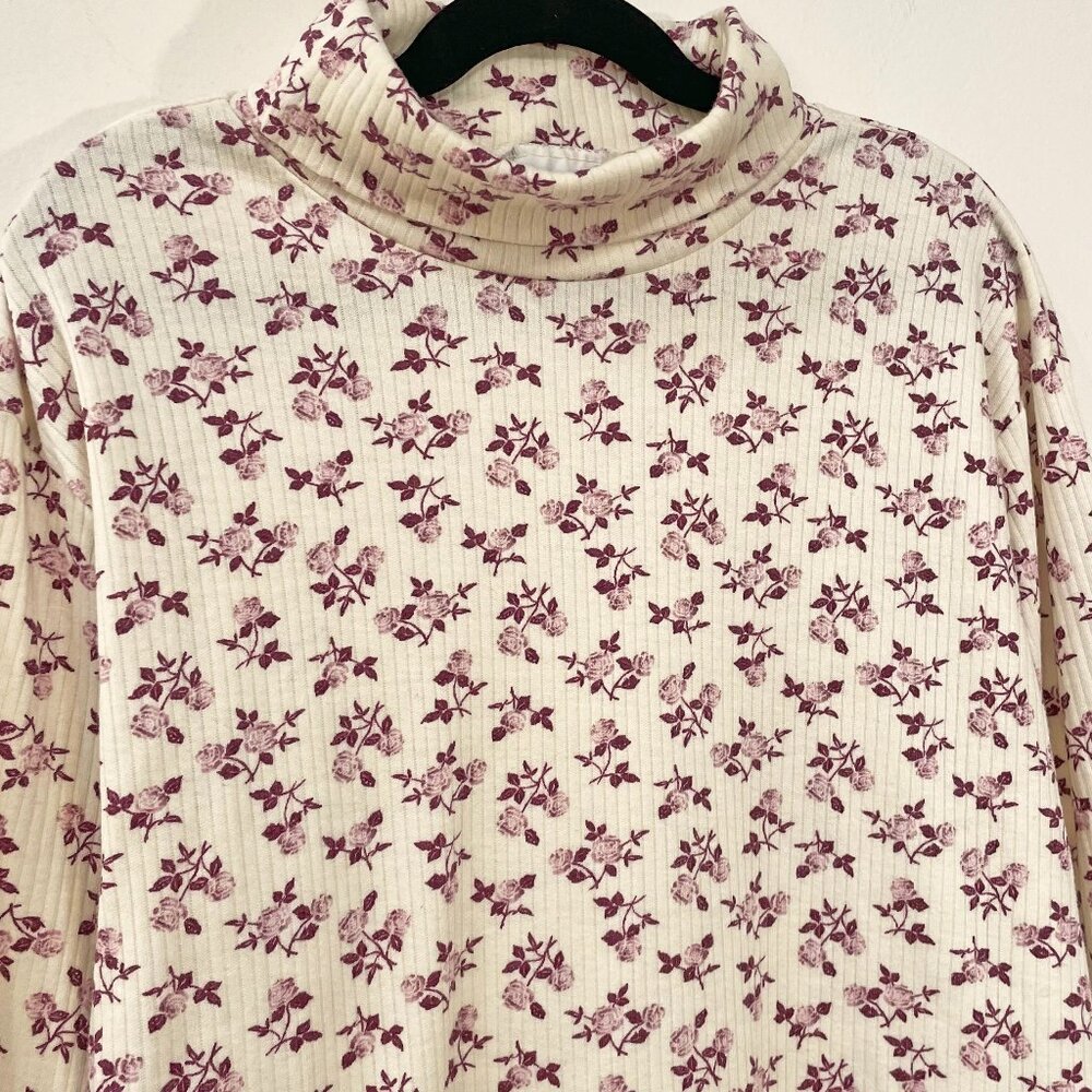 2/$30 EUC Vintage Cotton Blend Floral Turtleneck Sweater Top Cream Purple Medium - Picture 3 of 6